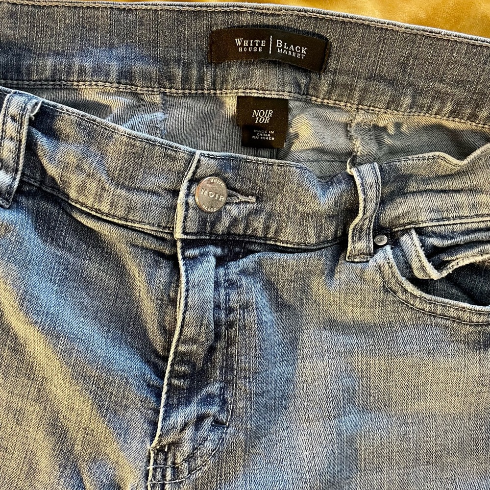 White House Black Market Light Denim Jeans 10 Regular pre-owned great condition